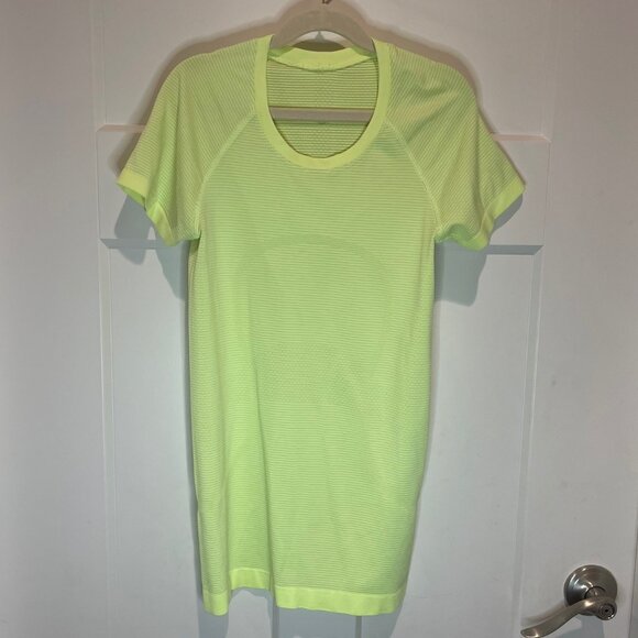Lululemon Faded Zap Swiftly Tech Short Sleeve Shirt 2.0 - Size 4 - Picture 1 of 3